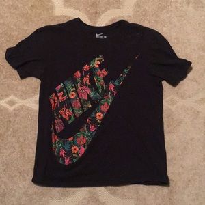 Flower Nike logo short sleeve tee